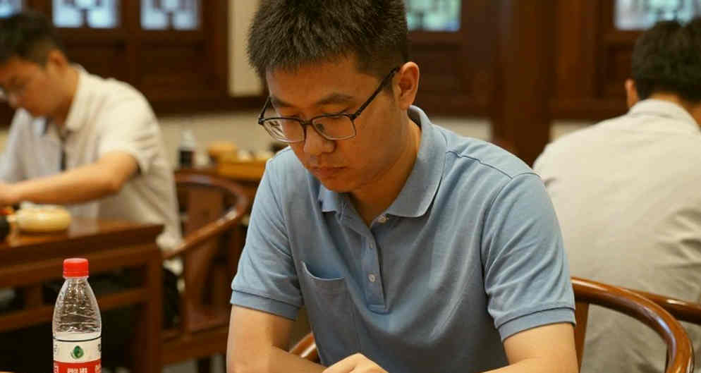 ক্লাব কাপের হেডলাইন, প্রাগের পণ্য: ChessBase Magazine #225-এর লেজার